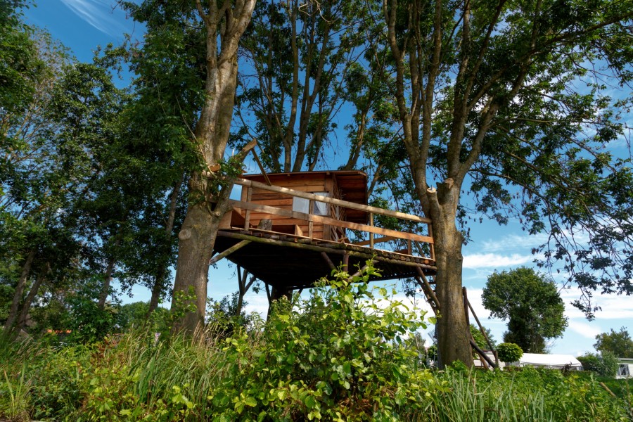 Où trouver une cabane dans les arbres dans la Drôme ?