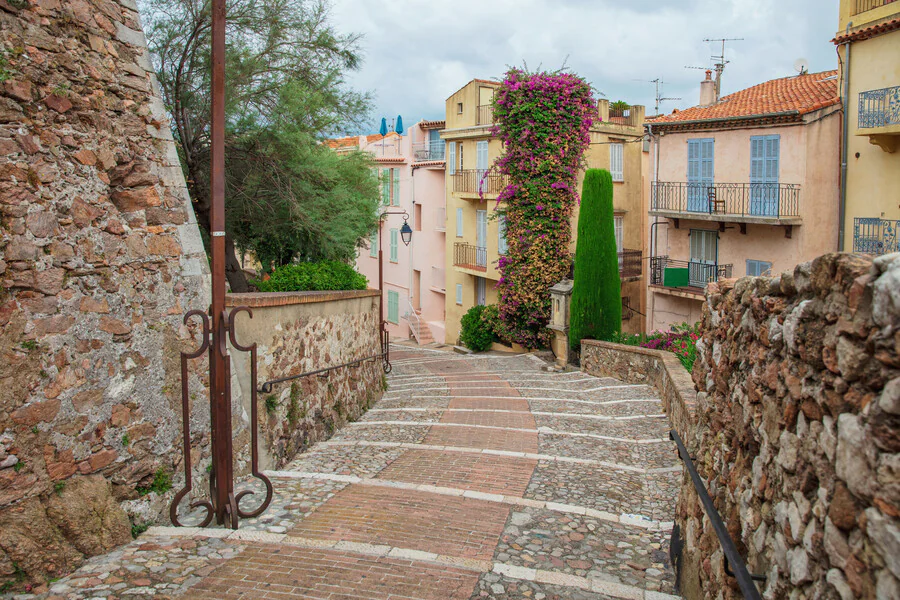 Qu'est-ce que le Suquet à Cannes ?